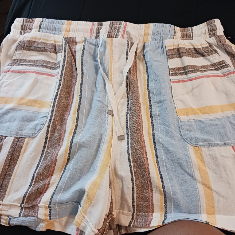 Time & Tru Linen Shorts